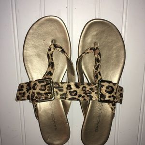 Bandolino ladies 7 M thong style slip on sandals